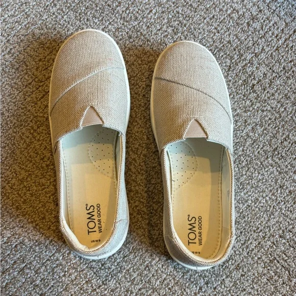 Toms Beige Flats - Picture 1 of 3